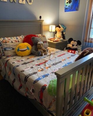 Customer share. This time we get to see it after it's converted to a bed.  We're always glad to see how these rooms come together, especially when it's their big kid's room. 

#RoomsToGrow #Lifestyle #Children #ParentingLife #Kids #YouthFurniture #ShopRhodeIsland  #Family #LetThemBeLittle #Parenthood #ModernKidsRoom #KidsRoomInspiration  #KidsRoom #SimpleKidsRoom #KidsRoomInspo